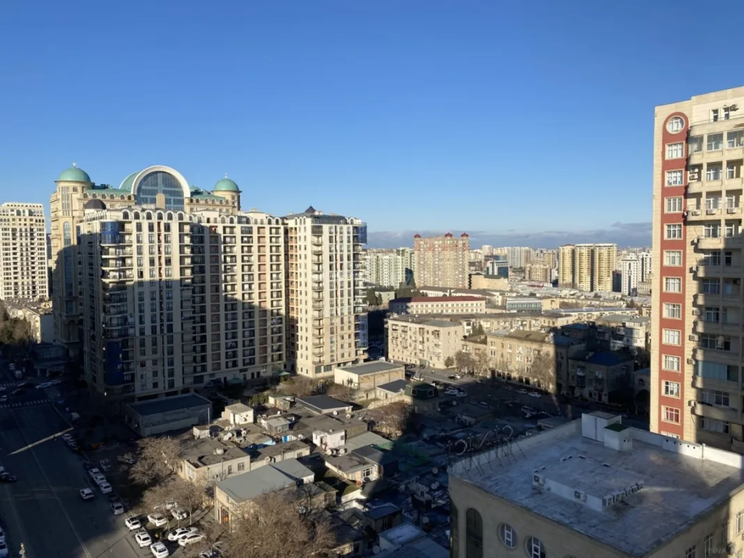 Satılır 4 otaqlı mənzil 250 m²