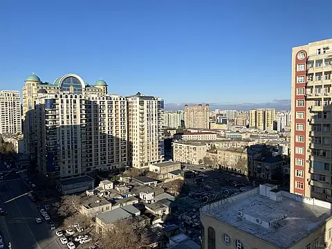 Satılır 4 otaqlı mənzil 250 m²