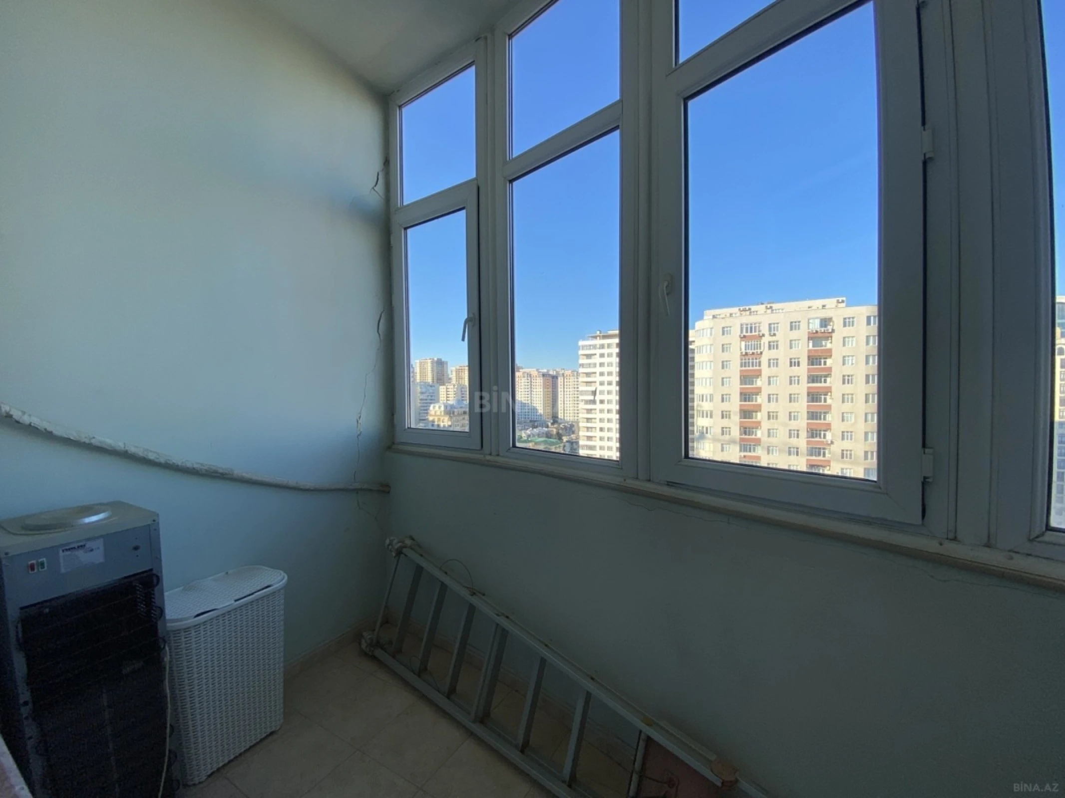 Satılır 4 otaqlı mənzil 250 m²