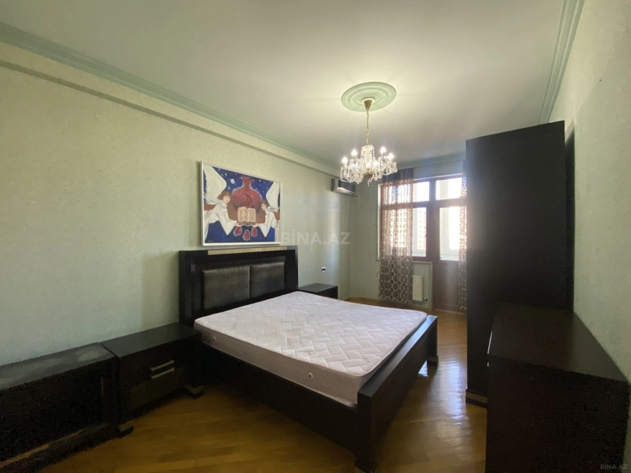 Satılır 4 otaqlı mənzil 250 m²