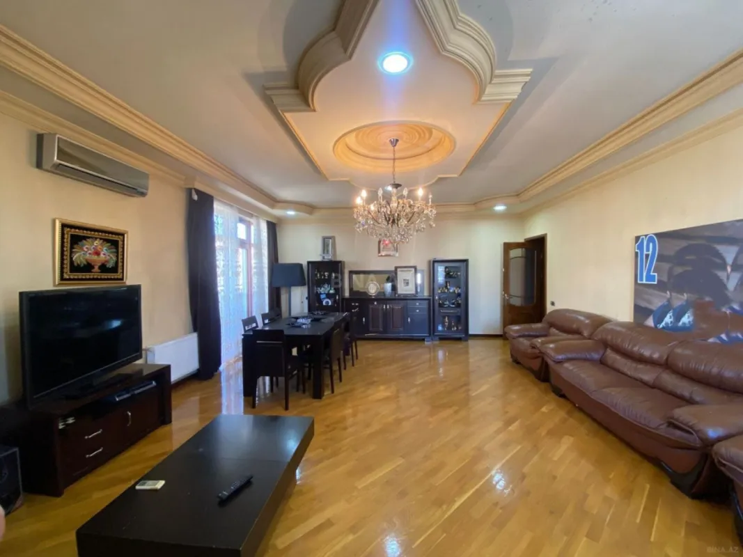 Satılır 4 otaqlı mənzil 250 m²