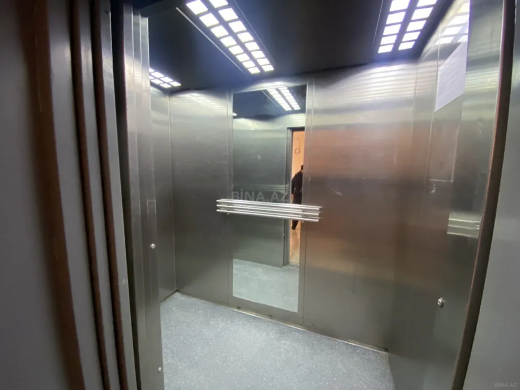 Satılır 4 otaqlı mənzil 250 m²