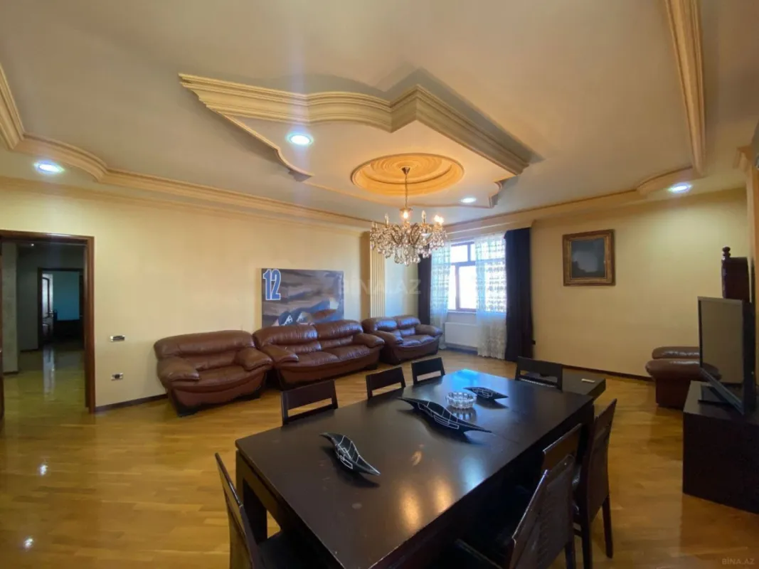 Satılır 4 otaqlı mənzil 250 m²