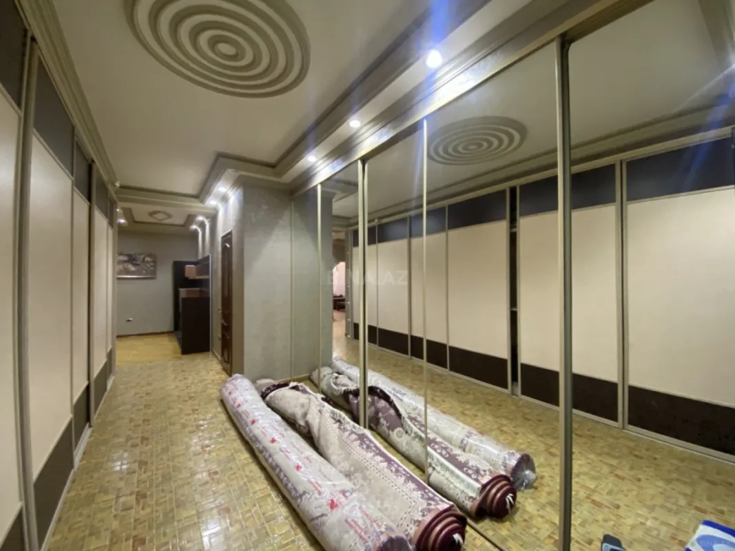 Satılır 4 otaqlı mənzil 250 m²