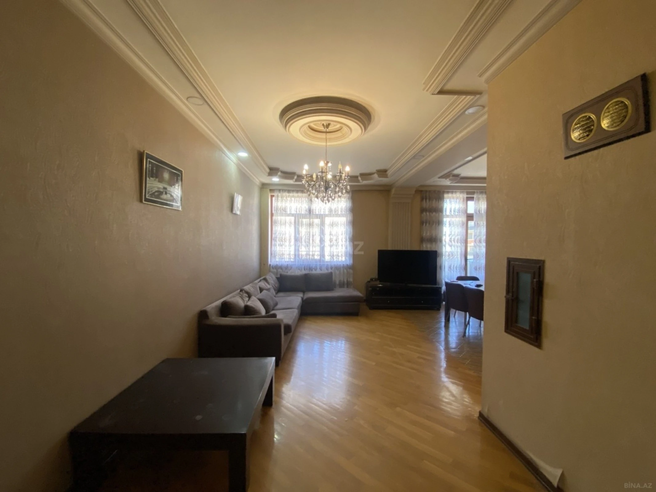 Satılır 4 otaqlı mənzil 250 m²