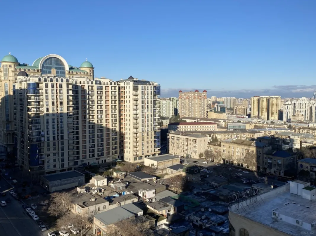 Satılır 4 otaqlı mənzil 250 m²