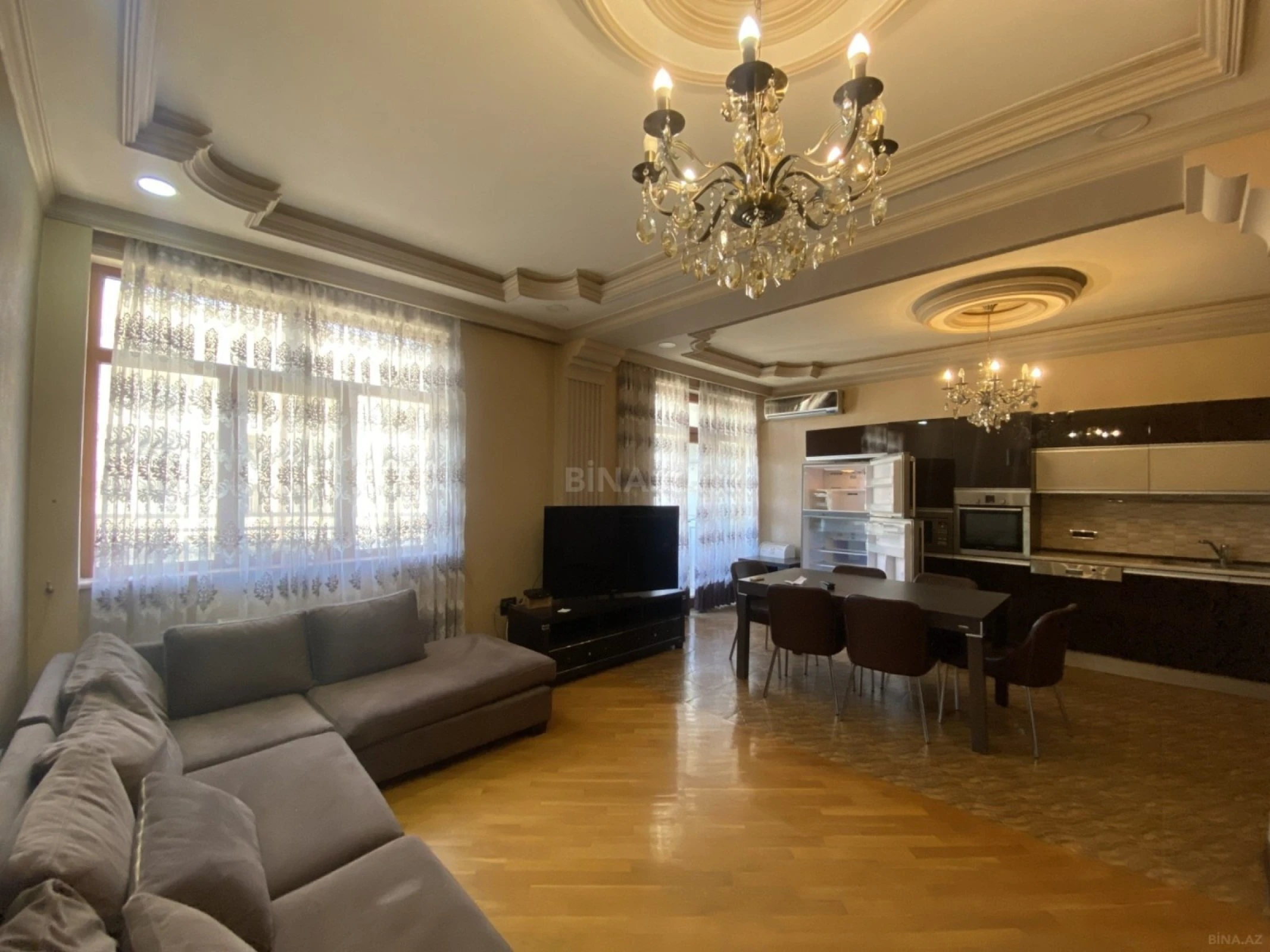 Satılır 4 otaqlı mənzil 250 m²