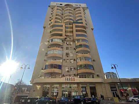 Satılır 4 otaqlı mənzil 250 m² — Bakı, Memar Əcəmi yanı 4 otaq 250.00 m²