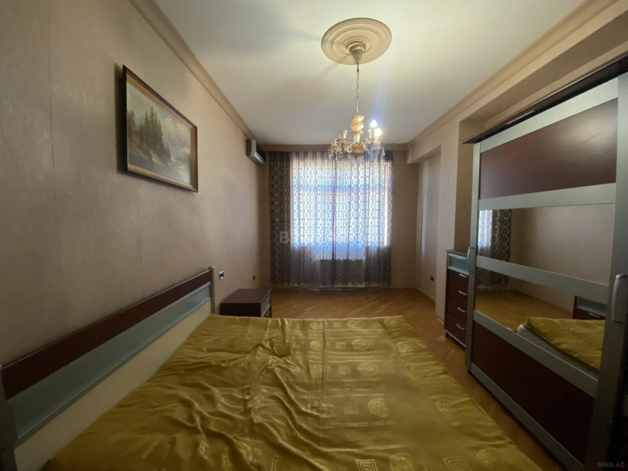 Satılır 4 otaqlı mənzil 250 m²