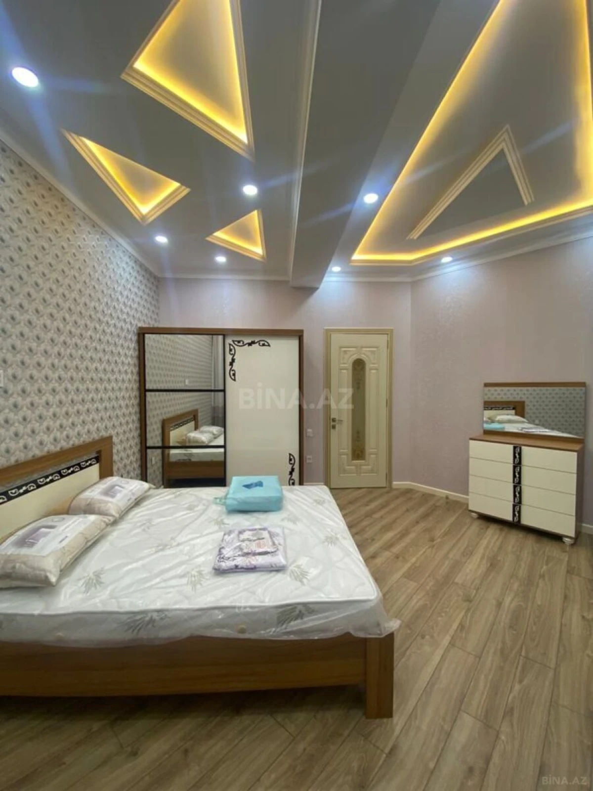 Satılır 2 otaqlı mənzil 95 m²