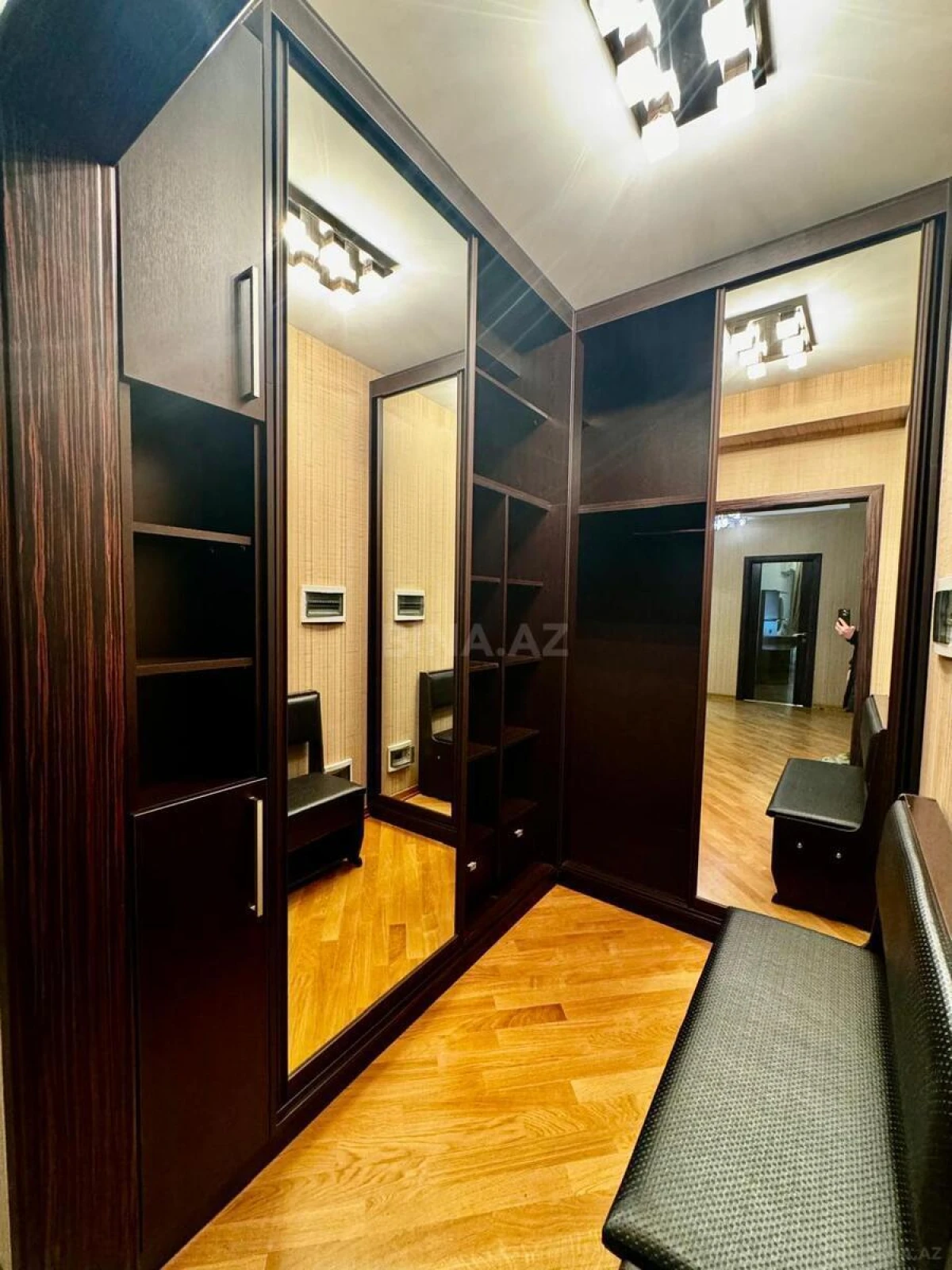 Satılır 3 otaqlı mənzil 148 m²