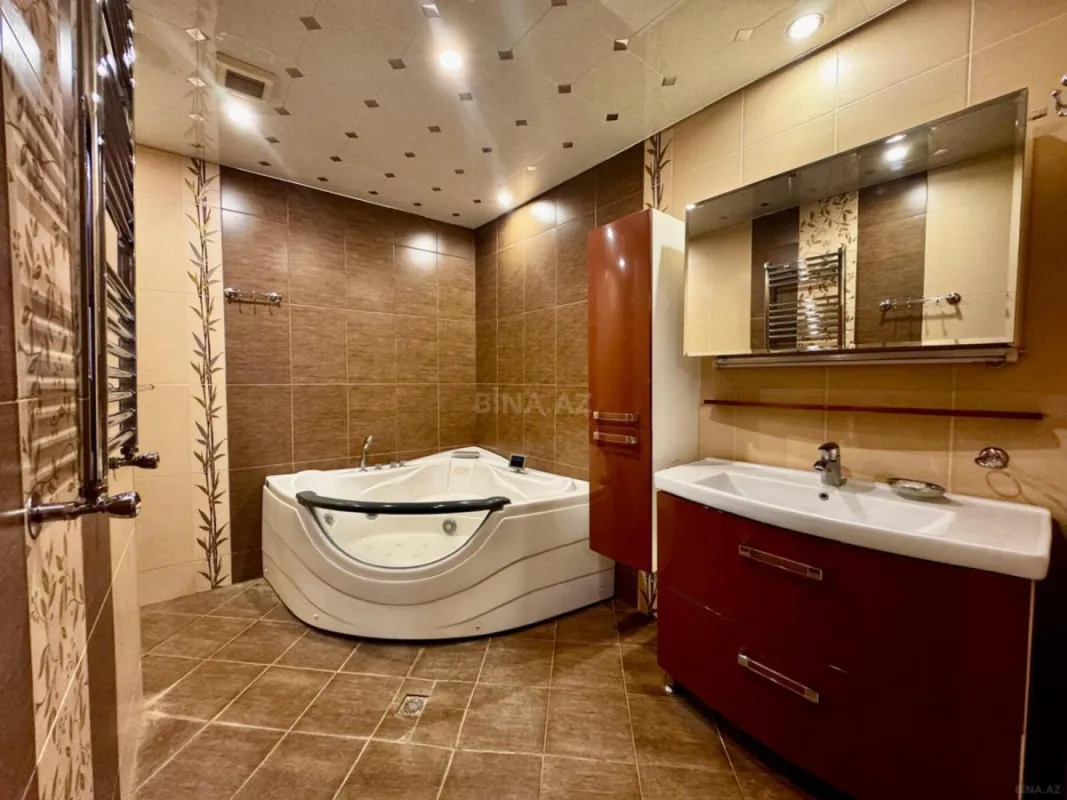 Satılır 3 otaqlı mənzil 148 m²