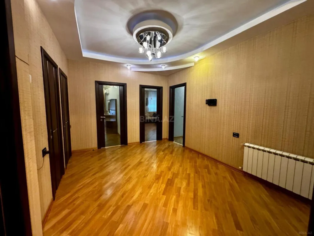 Satılır 3 otaqlı mənzil 148 m²