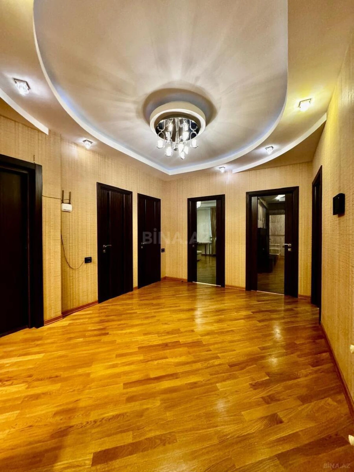 Satılır 3 otaqlı mənzil 148 m²