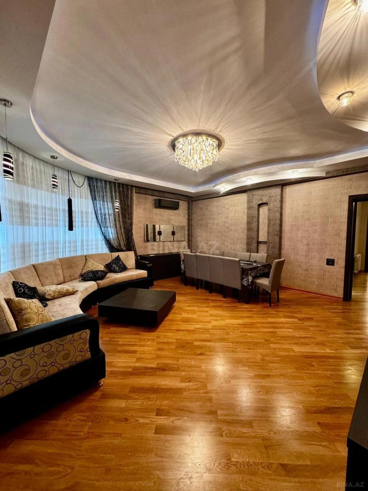 Satılır 3 otaqlı mənzil 148 m²