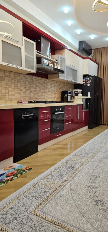 Satılır 4 otaqlı mənzil 235 m²
