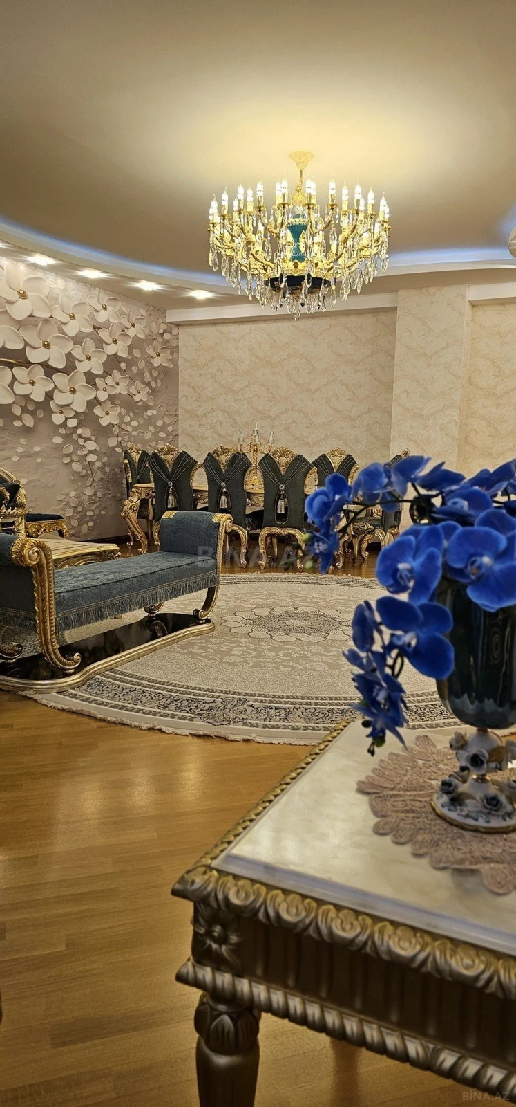 Satılır 4 otaqlı mənzil 235 m²