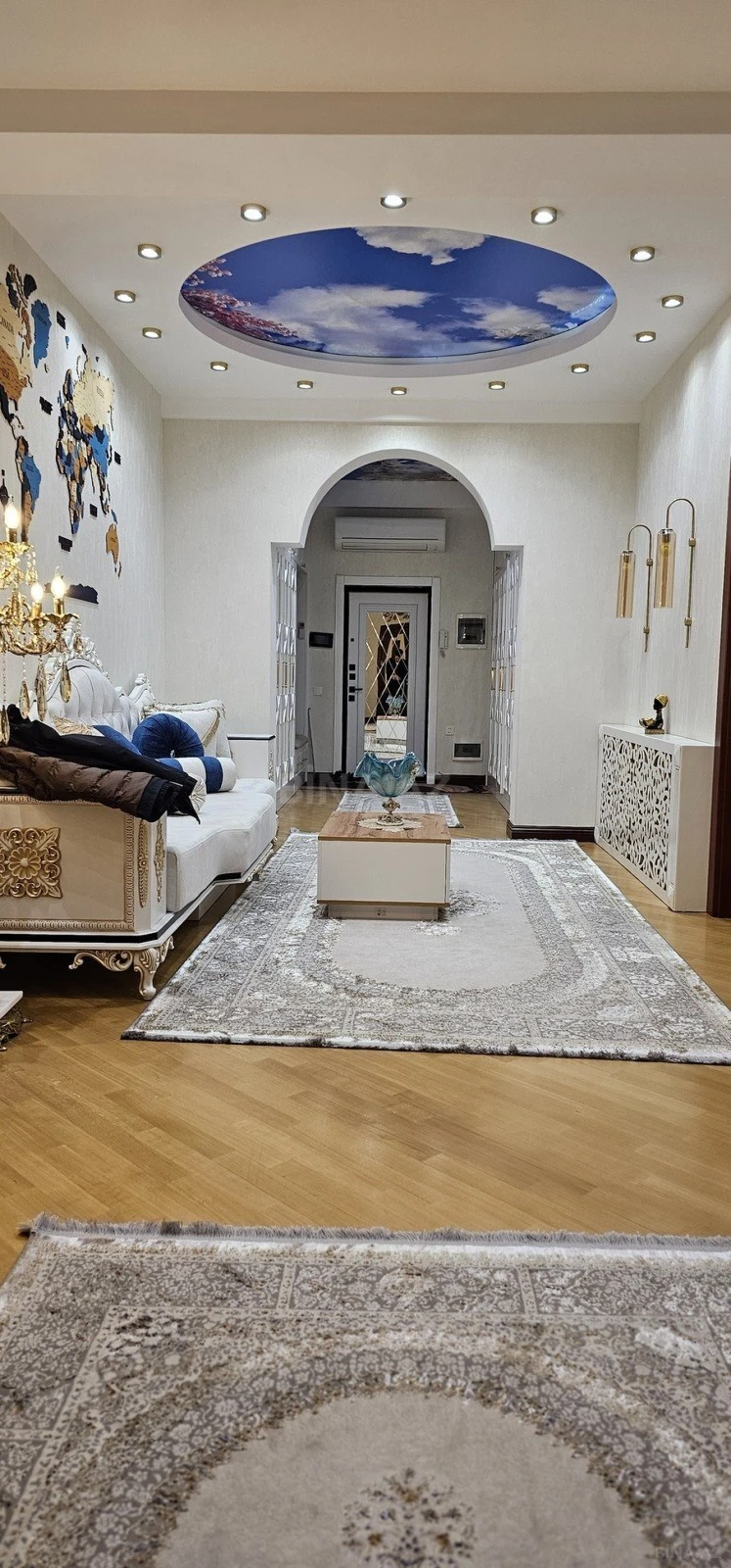 Satılır 4 otaqlı mənzil 235 m²