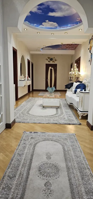 Satılır 4 otaqlı mənzil 235 m²