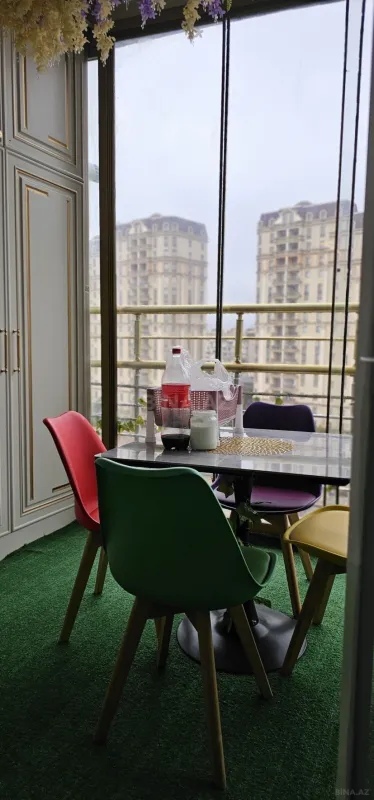 Satılır 4 otaqlı mənzil 235 m²