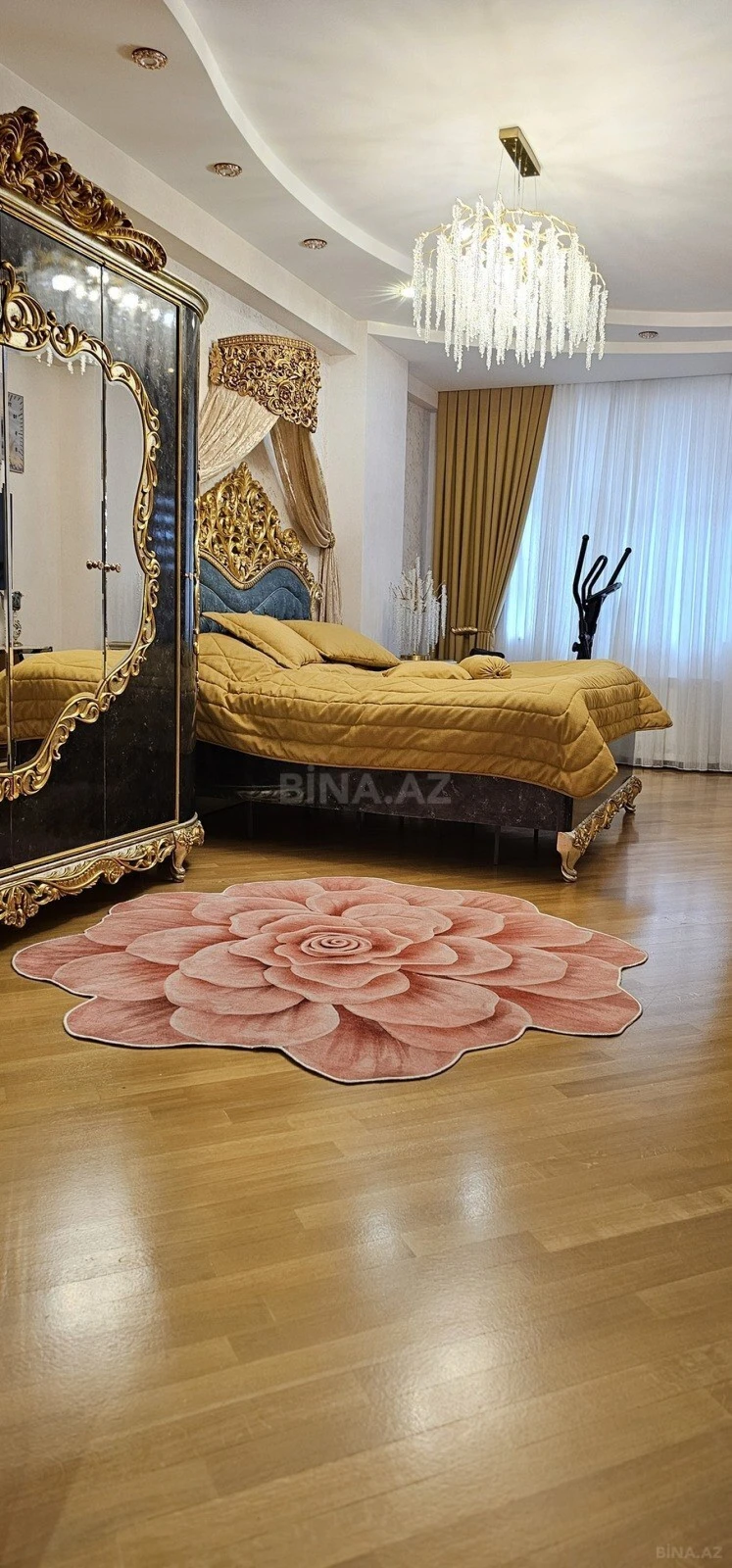 Satılır 4 otaqlı mənzil 235 m²