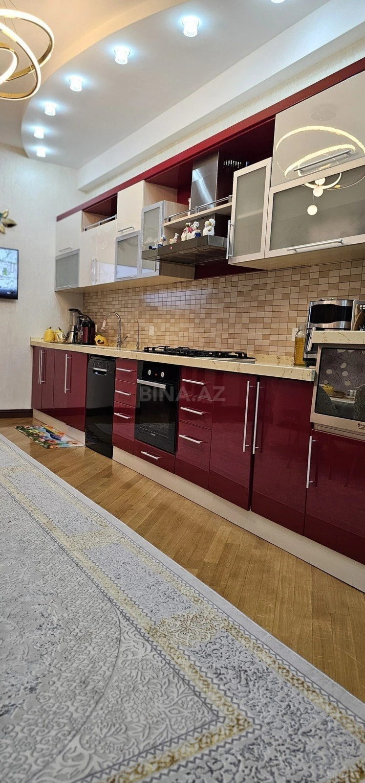 Satılır 4 otaqlı mənzil 235 m²