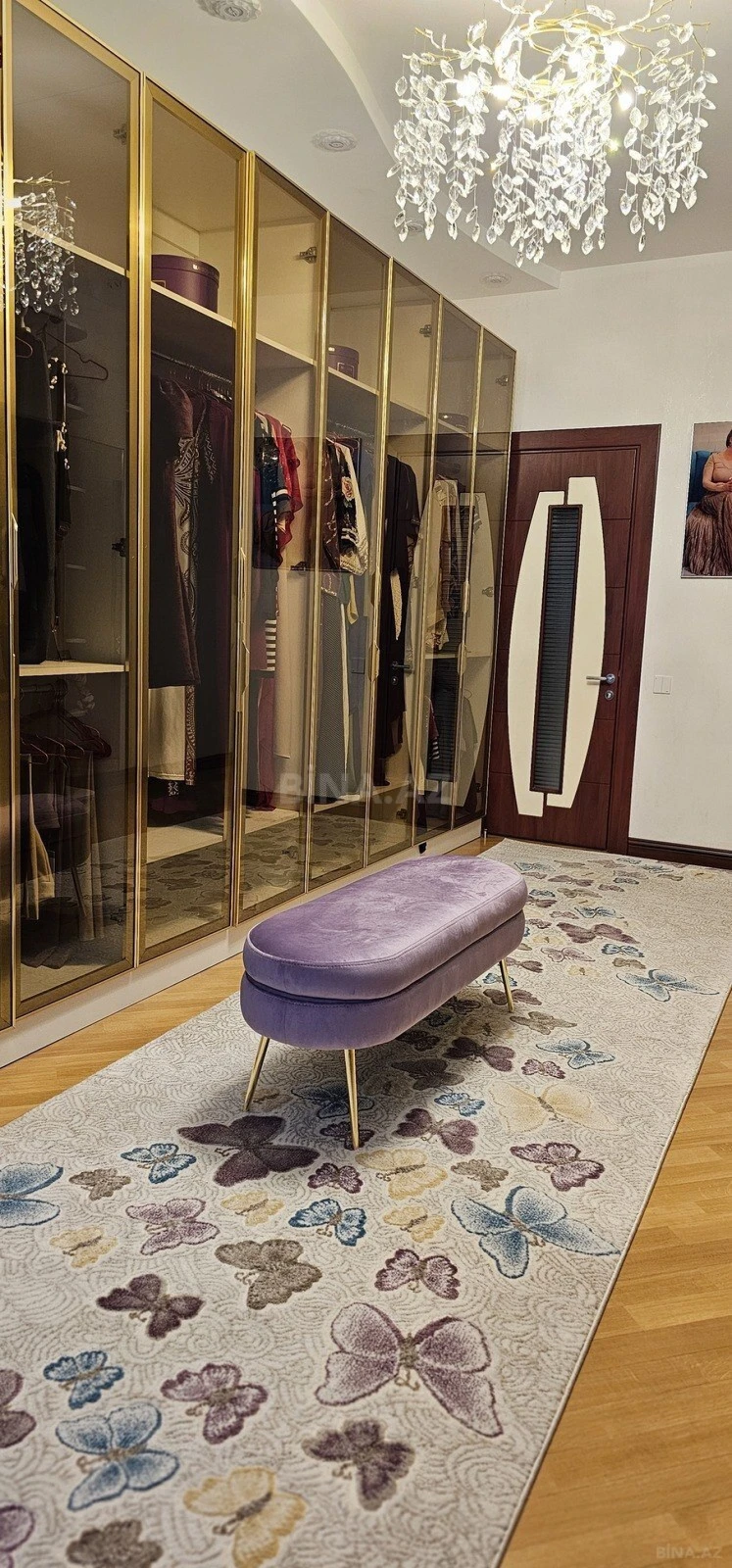 Satılır 4 otaqlı mənzil 235 m²