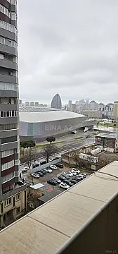 Satılır 4 otaqlı mənzil 235 m²