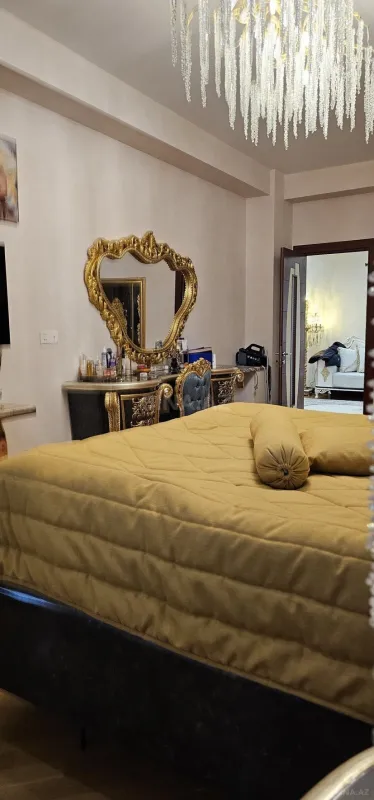 Satılır 4 otaqlı mənzil 235 m²