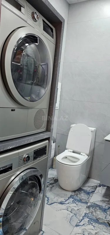 Satılır 4 otaqlı mənzil 235 m²