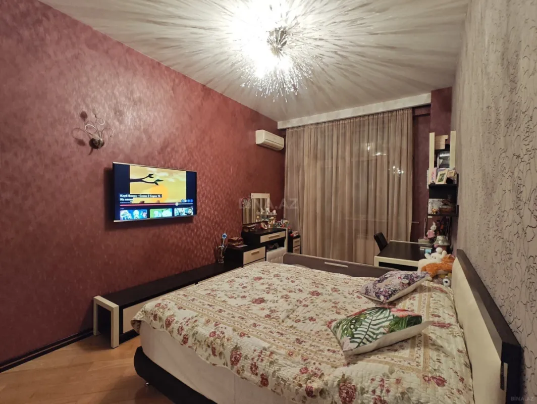 Satılır 4 otaqlı mənzil 200 m²