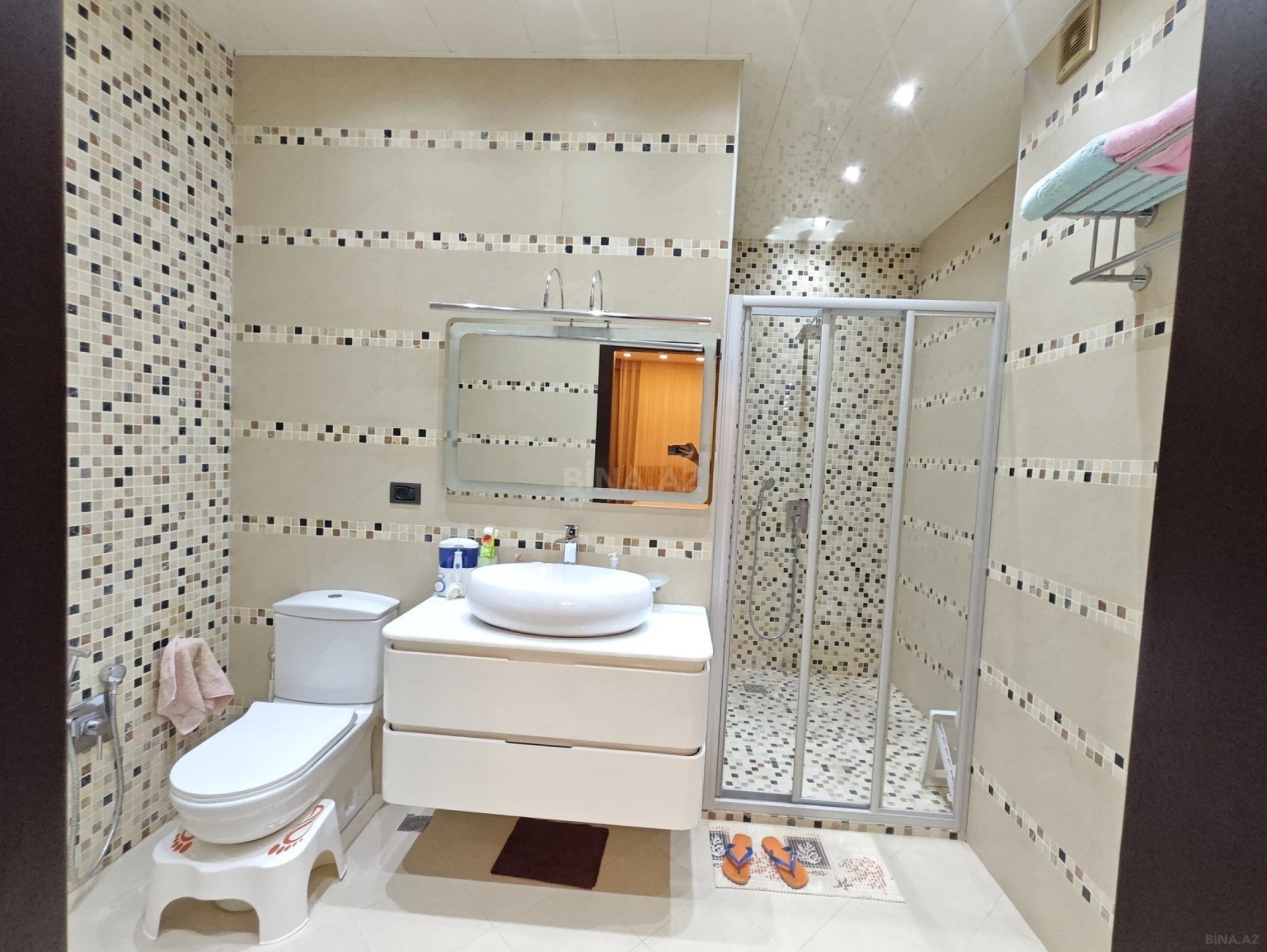 Satılır 4 otaqlı mənzil 200 m²