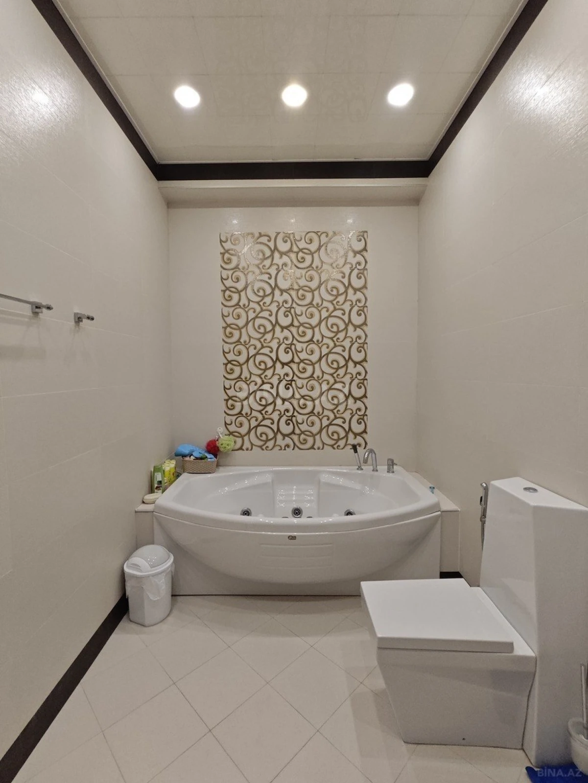 Satılır 4 otaqlı mənzil 200 m²