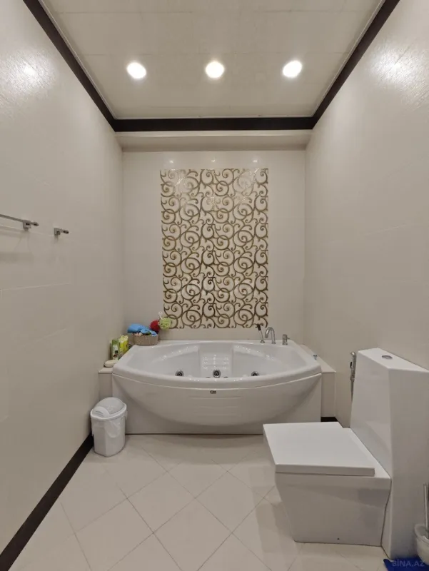 Satılır 4 otaqlı mənzil 200 m²