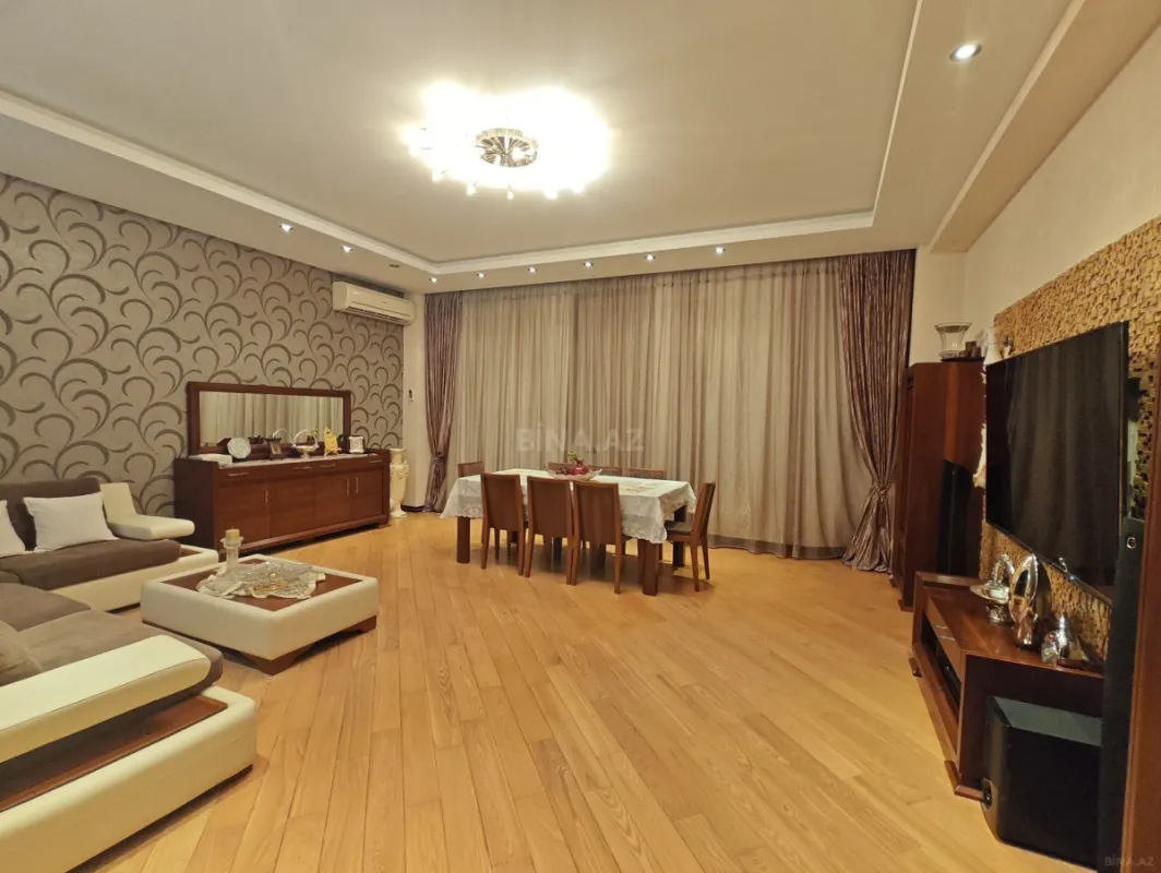Satılır 4 otaqlı mənzil 200 m²