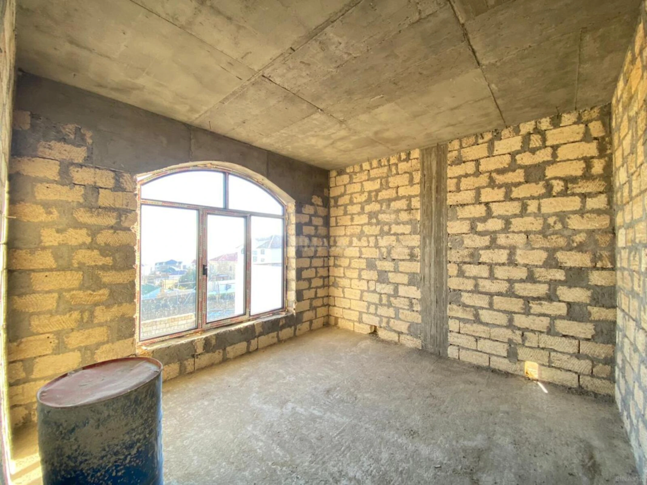 Satılır 5 otaqlı həyət evi 370 m²