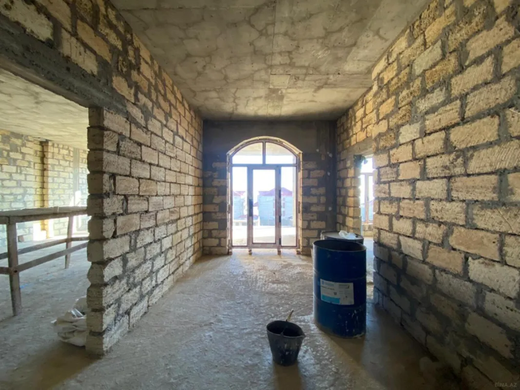 Satılır 5 otaqlı həyət evi 370 m²