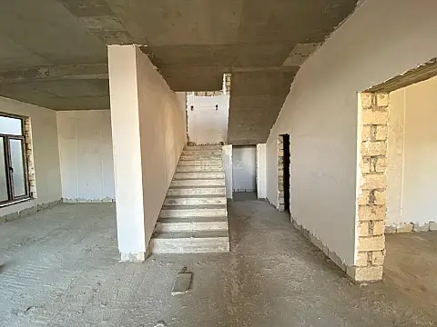 Satılır 5 otaqlı həyət evi 370 m²