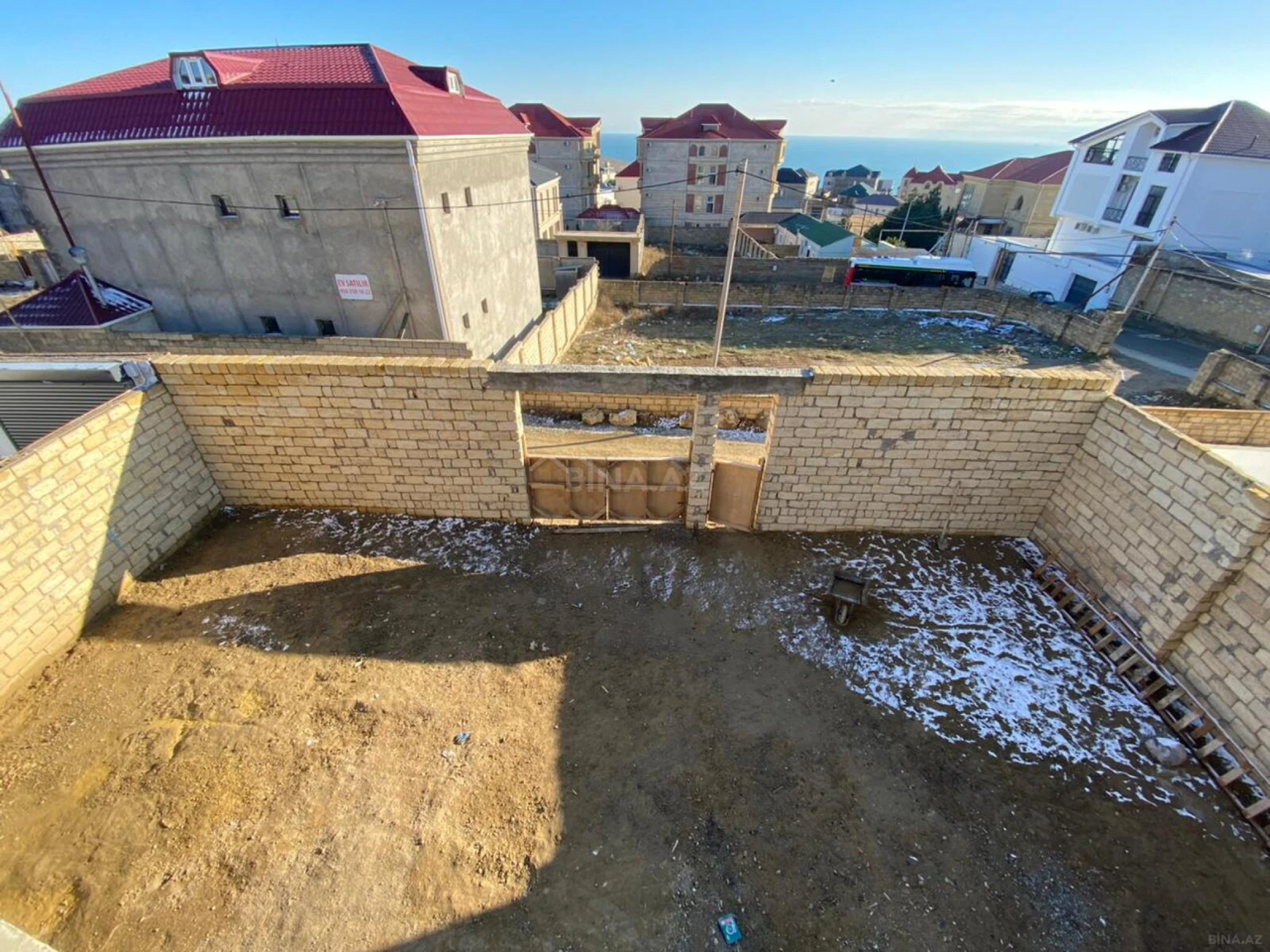 Satılır 5 otaqlı həyət evi 370 m²