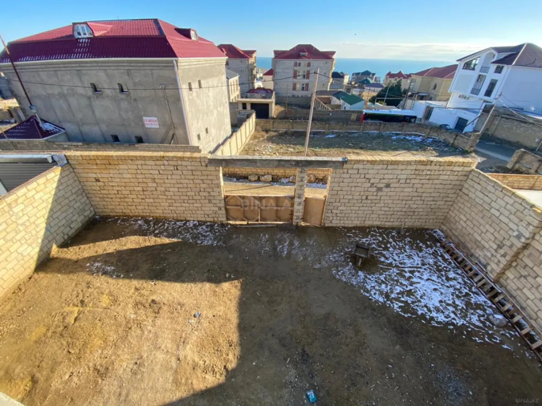 Satılır 5 otaqlı həyət evi 370 m²