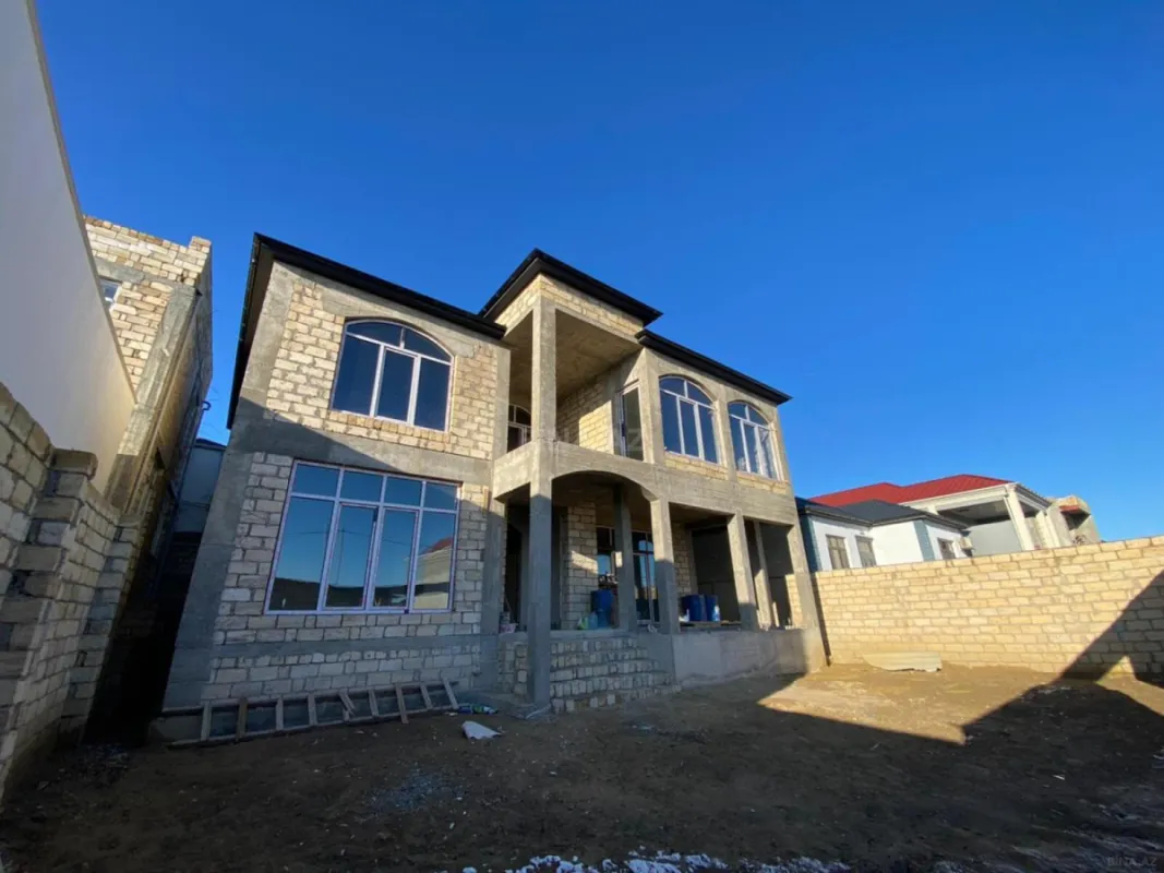 Satılır 5 otaqlı həyət evi 370 m²