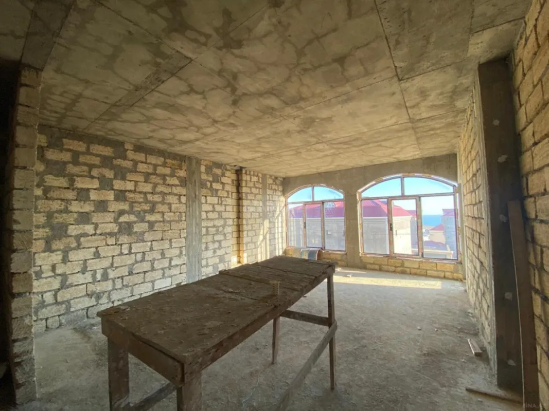 Satılır 5 otaqlı həyət evi 370 m²