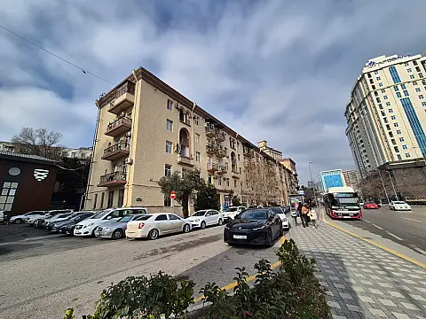 Satılır 3 otaqlı mənzil 105 m² — Bakı, Nizami 3 otaq 105.00 m²