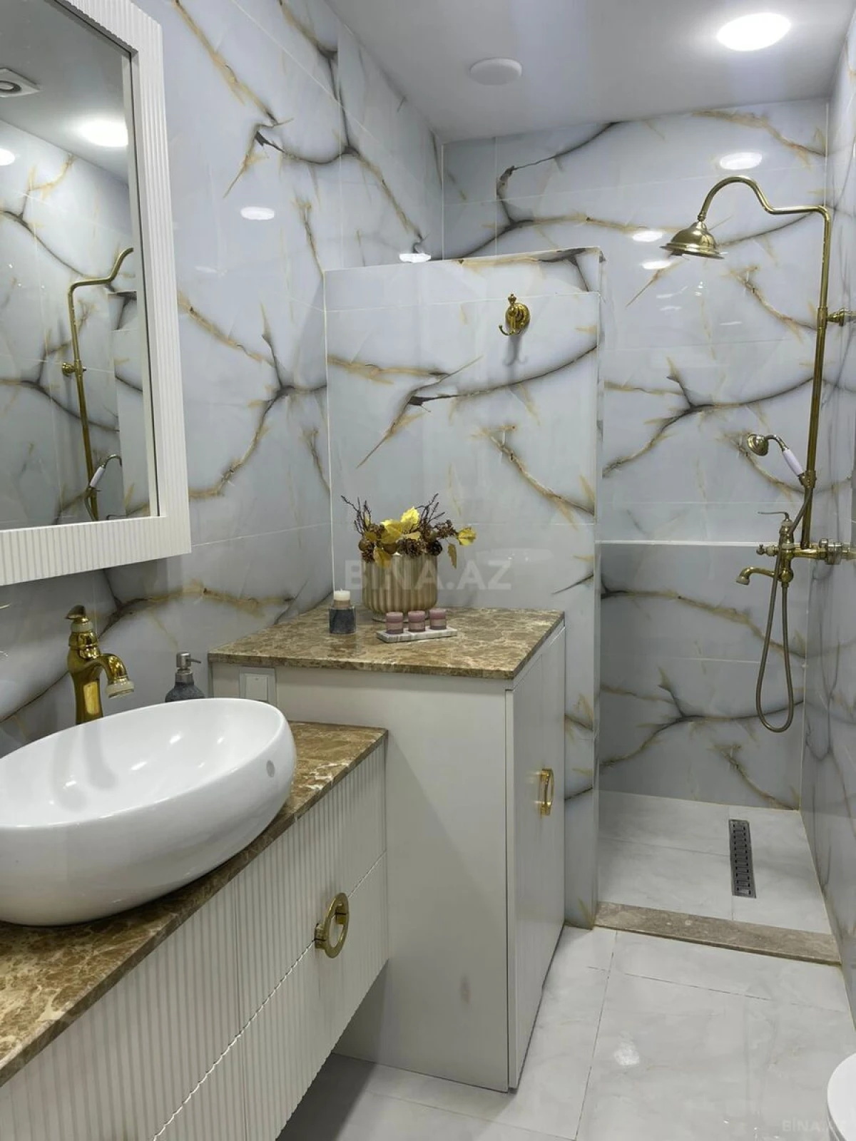 Satılır 2 otaqlı mənzil 110 m²