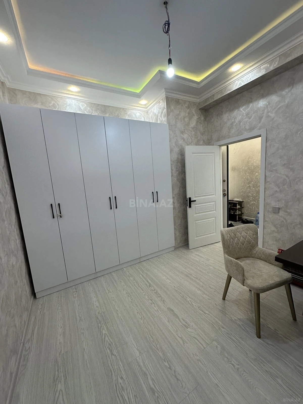 Satılır 2 otaqlı mənzil 73 m²