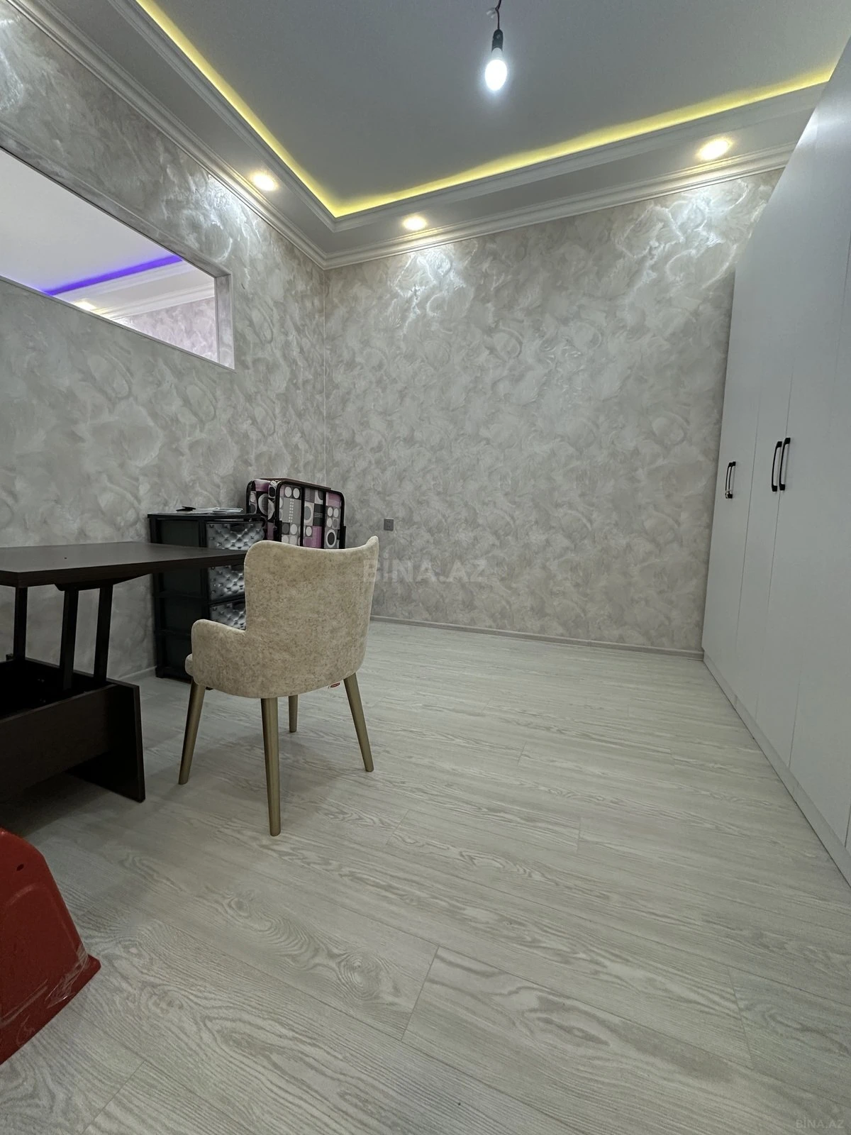 Satılır 2 otaqlı mənzil 73 m²