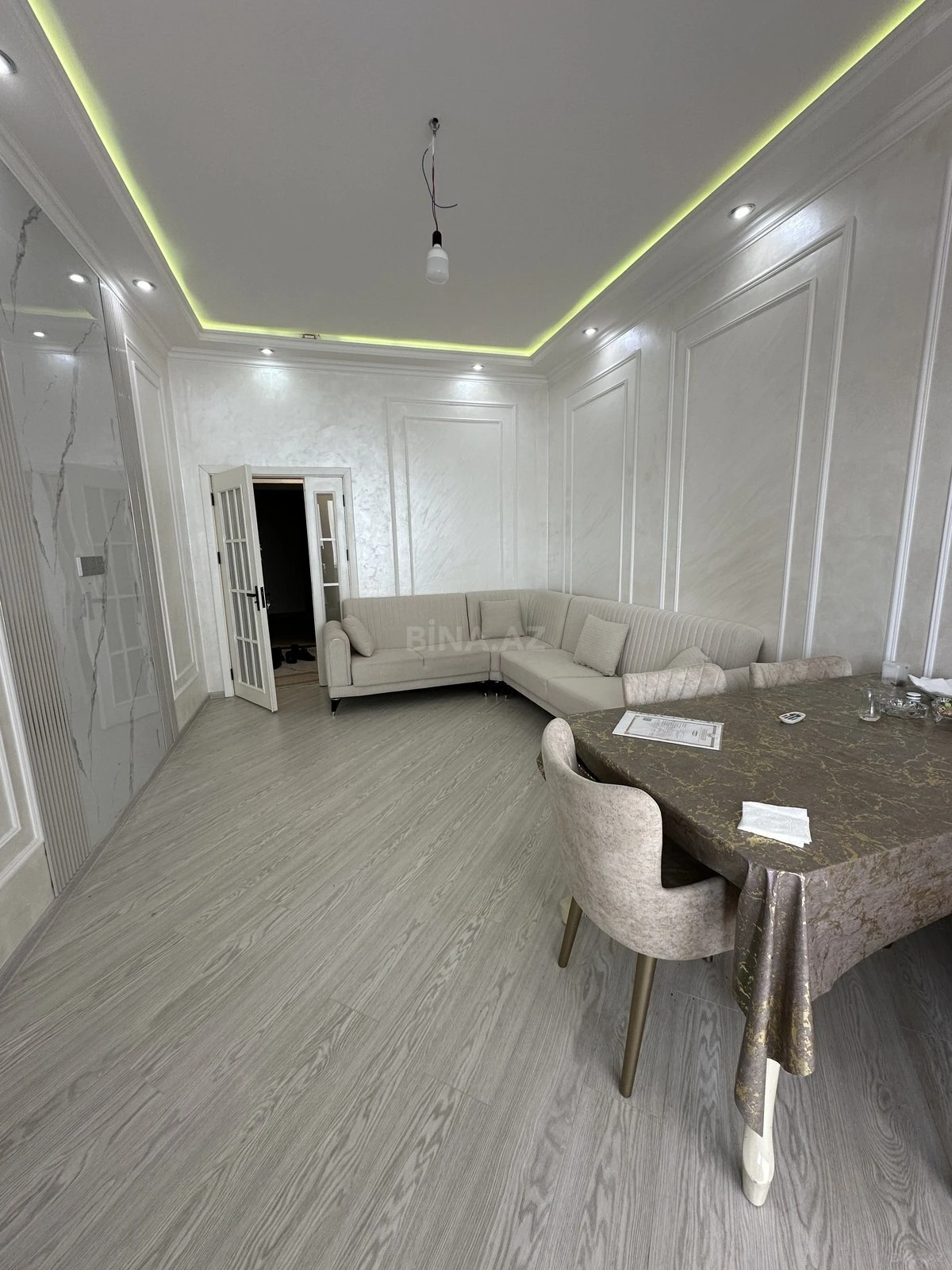 Satılır 2 otaqlı mənzil 73 m²