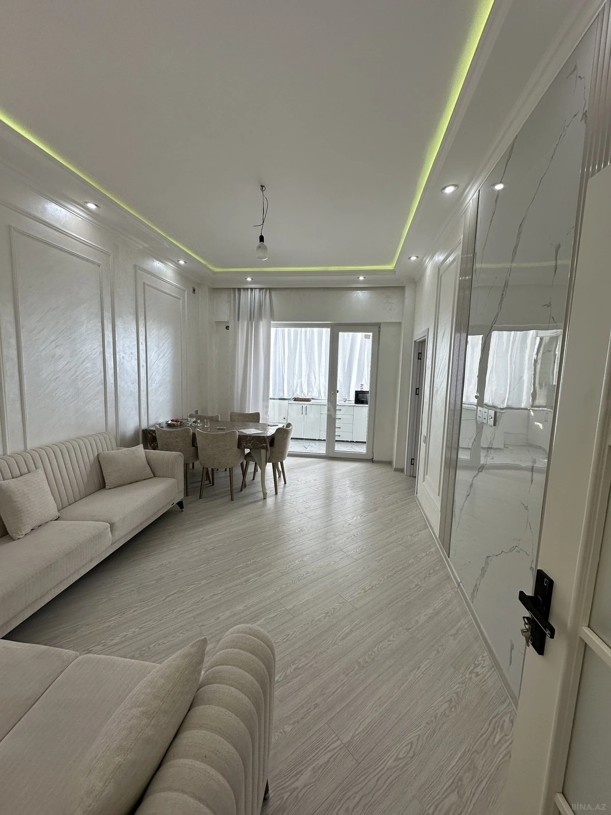 Satılır 2 otaqlı mənzil 73 m²