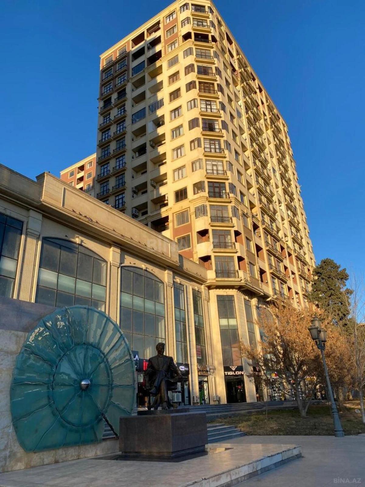 Satılır 3 otaqlı mənzil 164 m²