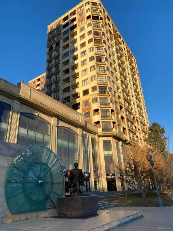 Satılır 3 otaqlı mənzil 164 m²